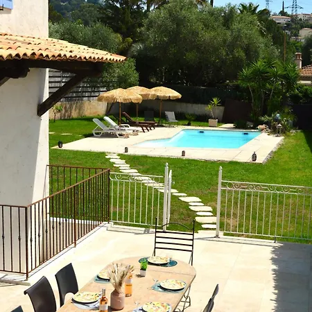 5 Et Piscine A *